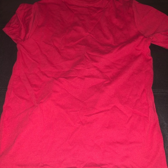 Boys basic red T - Picture 3 of 3